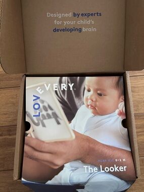 Lovevery The Looker Play Kit 0-2 M